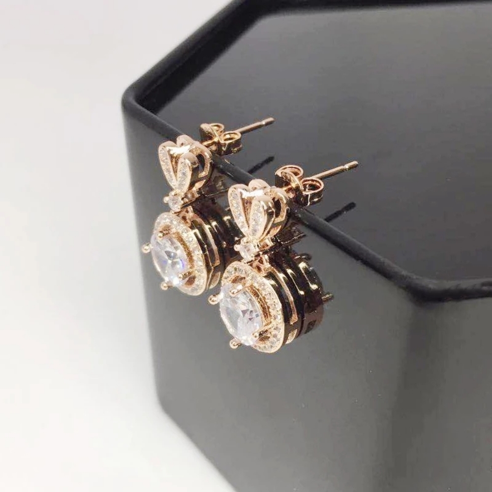 🌹 New Gold Heart Studs with Round CZ Earrings - Picture 1 of 4